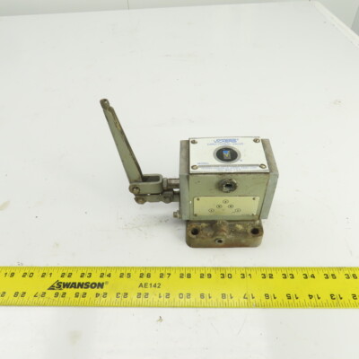 Vickers DG17S4-012N-50-H 4-Way Manual Hydraulic Directional Spool Valve