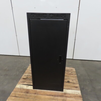Middle Atlantic ERK-2725 27u Server Rack Enclosure 22'' x 25'' x 51-1/2'' Tall