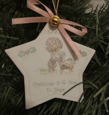  Precious Moments 1990 Star  Christmas Is a Time to Share Ornament Nativity