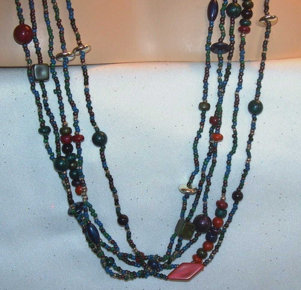 VINTAGE RUNWAY LONG MULTI STRAND GLASS & PLASTIC BEAD NECKLACE B636