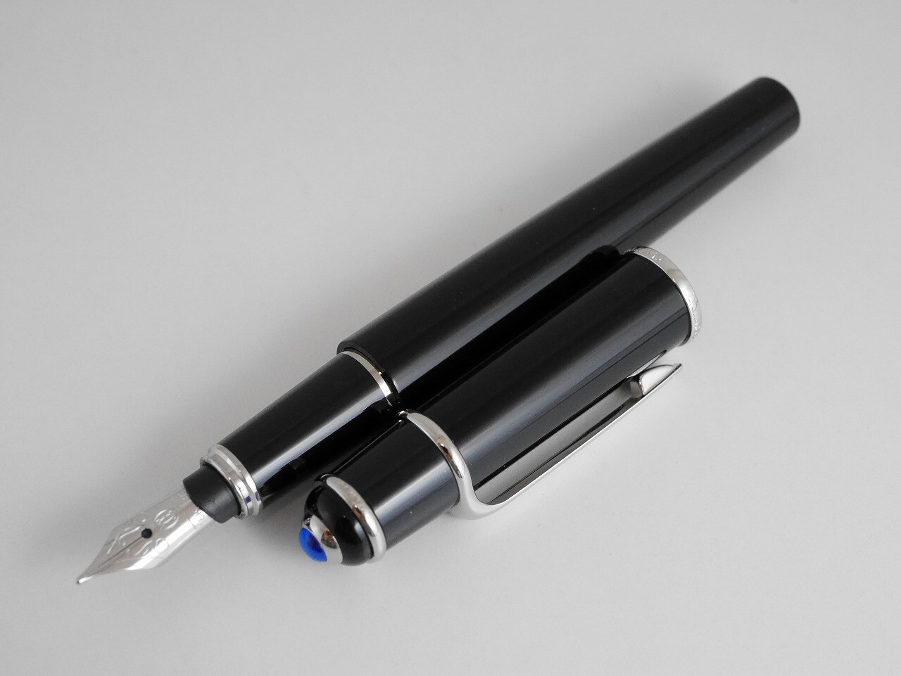 筆記具 Cartier Mini Diabolo fountain pen 18K Cartier Mini Diabolo Fountain Pen 18K Gold Nib Black Luxury