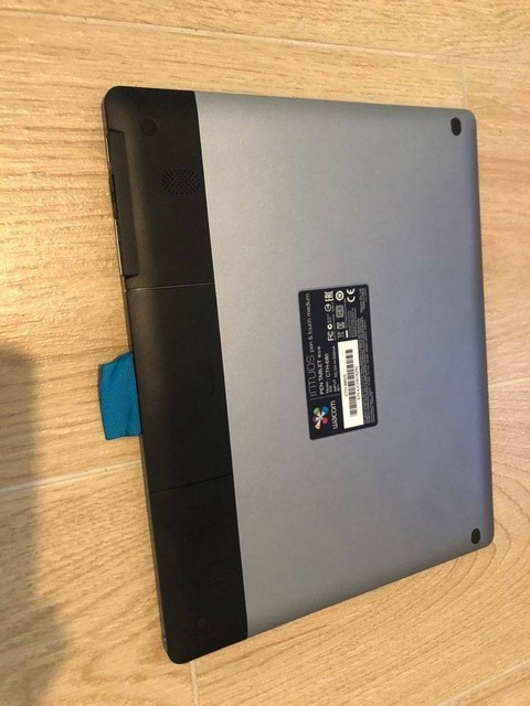 wacom intuos pen & touch tablet cth-680 with gloves | Tablet