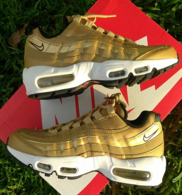 Size 6 WOMEN'S NIKE AIR MAX 95 QS Metallic Gold 90 97 814914 700 casual running Size 6 WOMEN'S NIKE AIR MAX 95 QS Metallic Gold 90 97 814914 700 casual running