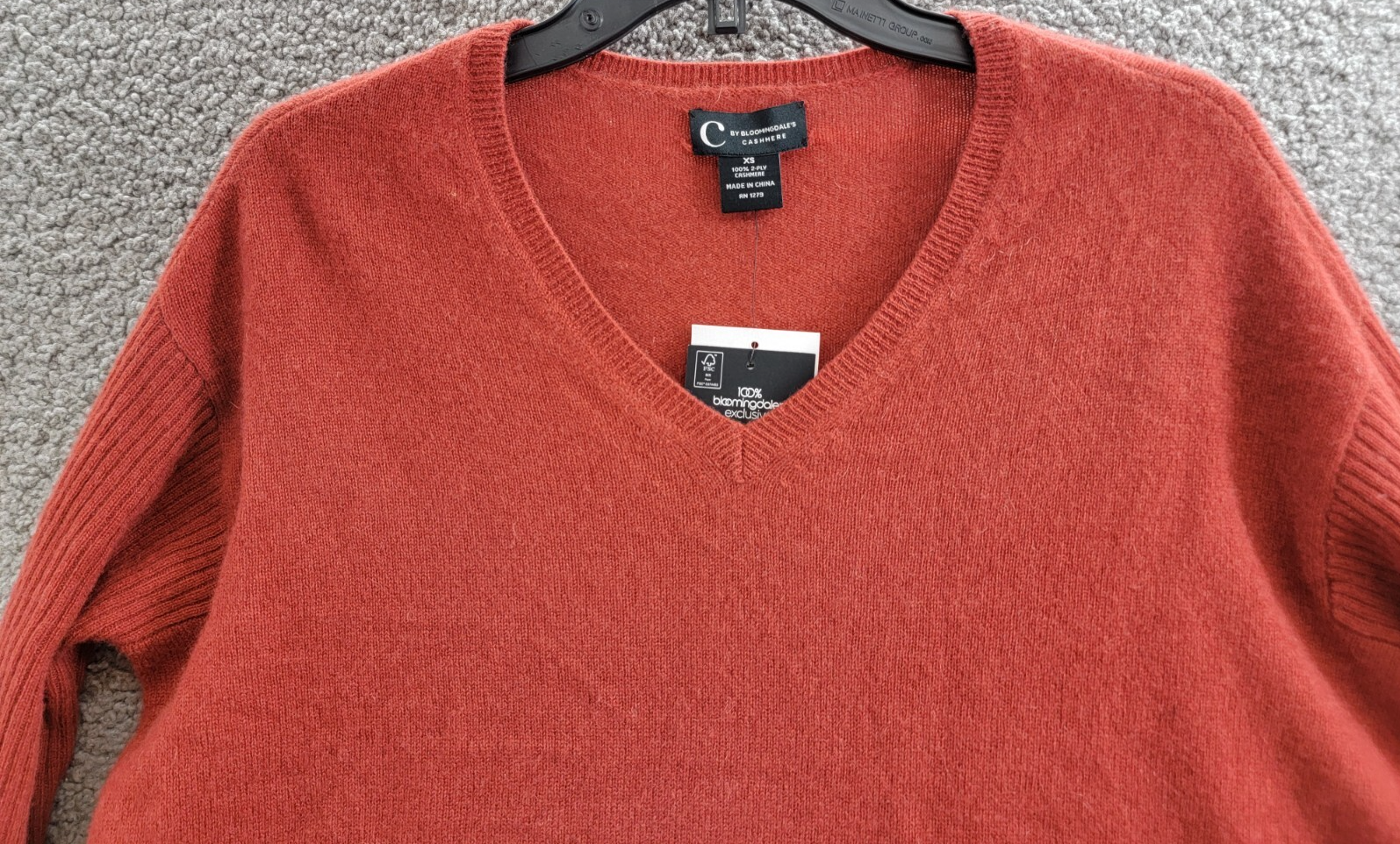 C by Bloomingdale's Cashmere V-Neck Sweater Women's XS Dark Sienna Long Sleeves~ - Picture 2 of 14