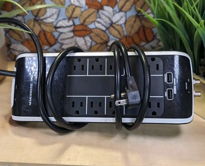 Monster Power Platinum Surge Protector 8 Plug Ins 2 USB Charger Cable Loop