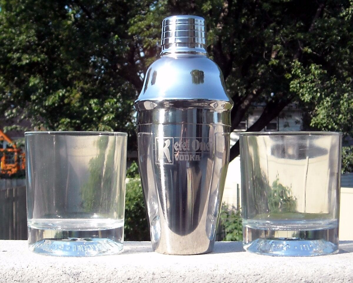 New Ketel One Vodka Stainless Steel Shaker & 2 Glasses Embosse...