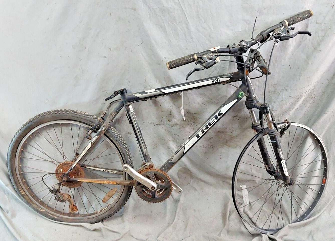 【直接取引限定】 Trek 820 ロードバイク 　ディスクブレーキ 直接取引限定】 Trek 820 ロードバイク ディスクブレーキ - メルカリ