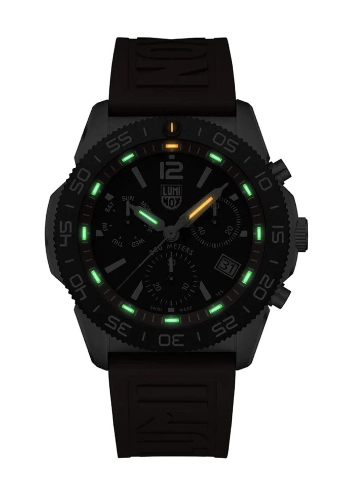 Pre-owned Luminox Pacific Diver Xs.3155 Chrono 44mm Red Rubber Steel Men's Swiss Watch