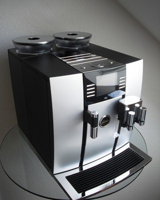 JURA GIGA 5 Aluminium ProfiKaffeevollautomat, Neuware OVP 25 Mon. Gewähr.