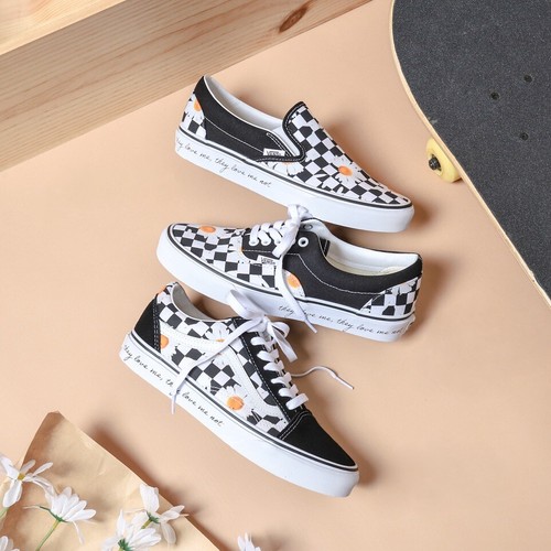 

Vans Womens Old Skool / Classic Slip-On Love Me/Love Me Not Checker Daisy, Black/white, VANS Old Skool