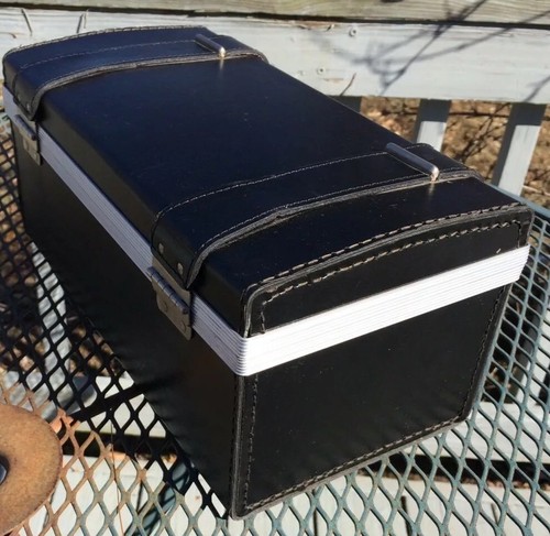 Vtg 8 Track Tape Black Carrying Case Red Inside Holds 15 Tapes By Lo Bo  No Key