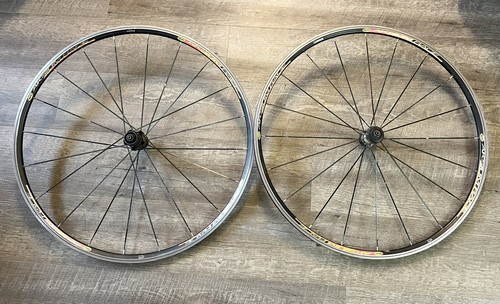 (GIANT)Mavic Aksium 700C ホイール　クリンチャー マビック MAVIC アクシウムレース AKSIUM RACE ホイール前後