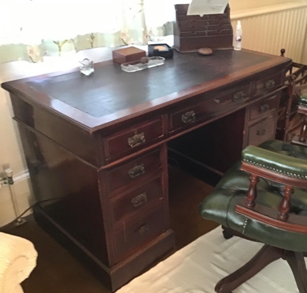 Early c20th twin pedestal kneehole leathertop Bankers desk in