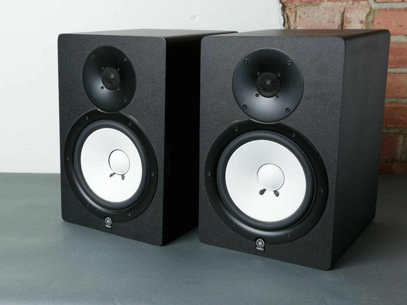 Yamaha HS80M Studio Reference Monitor Speakers - Pair