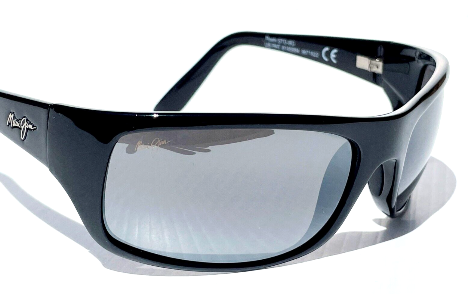 Pre-owned Maui Jim Peahi Gloss Black Polarized Grey Glass Lens Sunglass 202-02 In Gray