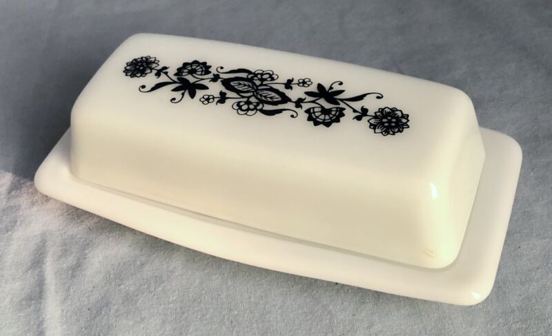 Vintage Pyrex Covered Butter Dish 1/4lb Old Town Blue White Milk Glass 1950s