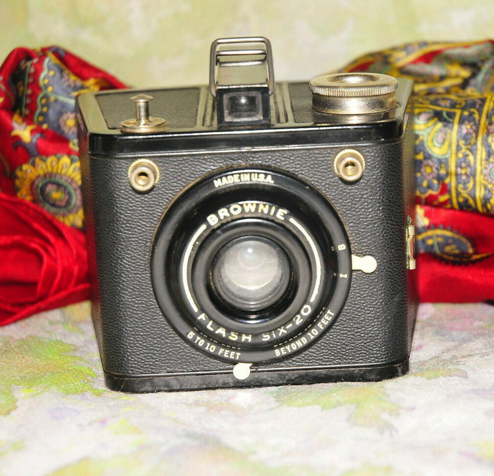 【アンティーク】コダック ブラウニー フラッシュ シックス 20 Kodak Brownie Flash Six-20 Camera Information | The Brownie