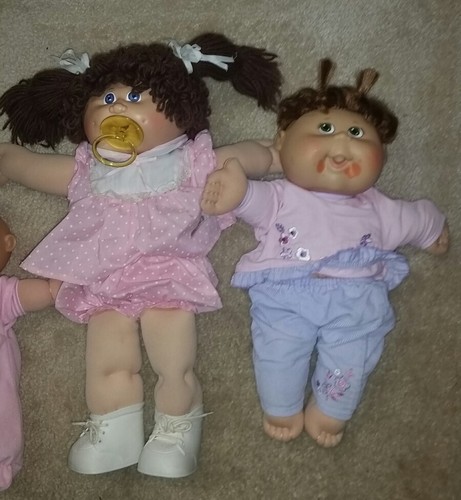 5 Original vintage Cabbage Patch Dolls and one generic look alike