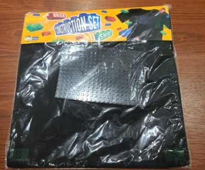 Think Geek Brick Construction Set Black Shirt Custom T-Shirt Small NEW