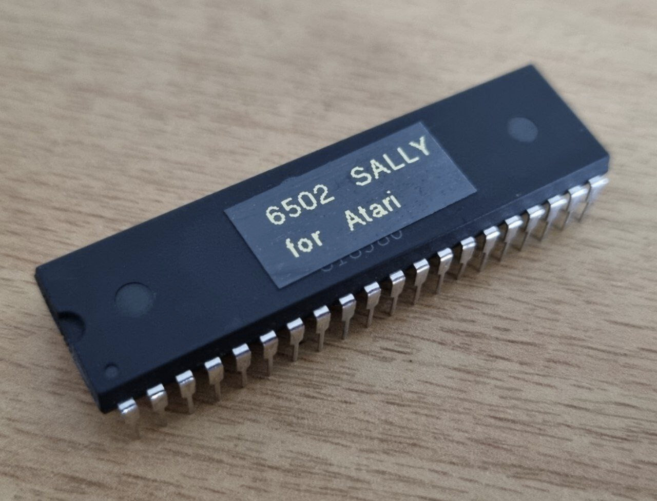 Atari 'Sally' CPU - C014806 6502C | eBay
