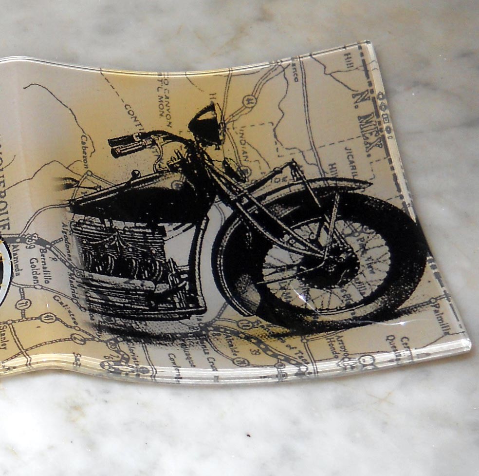 ROUTE 66 GLASS TRAY WITH MOTORCYCLES ON EACH SIDE AND RT 66 SIGN IN CENTER