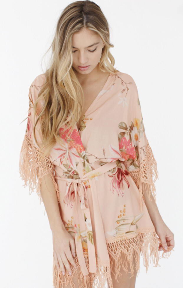 

BHLDN Plum Pretty Sugar Hibiscus Цветочный халат Кимоно с бахромой Румяна  НОВИНКА, Pink green wine rose