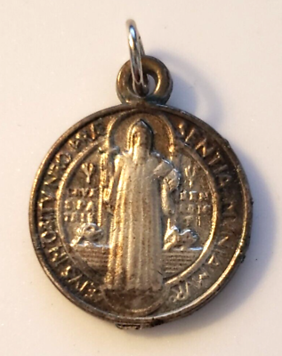Saint Benedict eivs in obitv nro pra sentia mvniamvr Medal Pendant