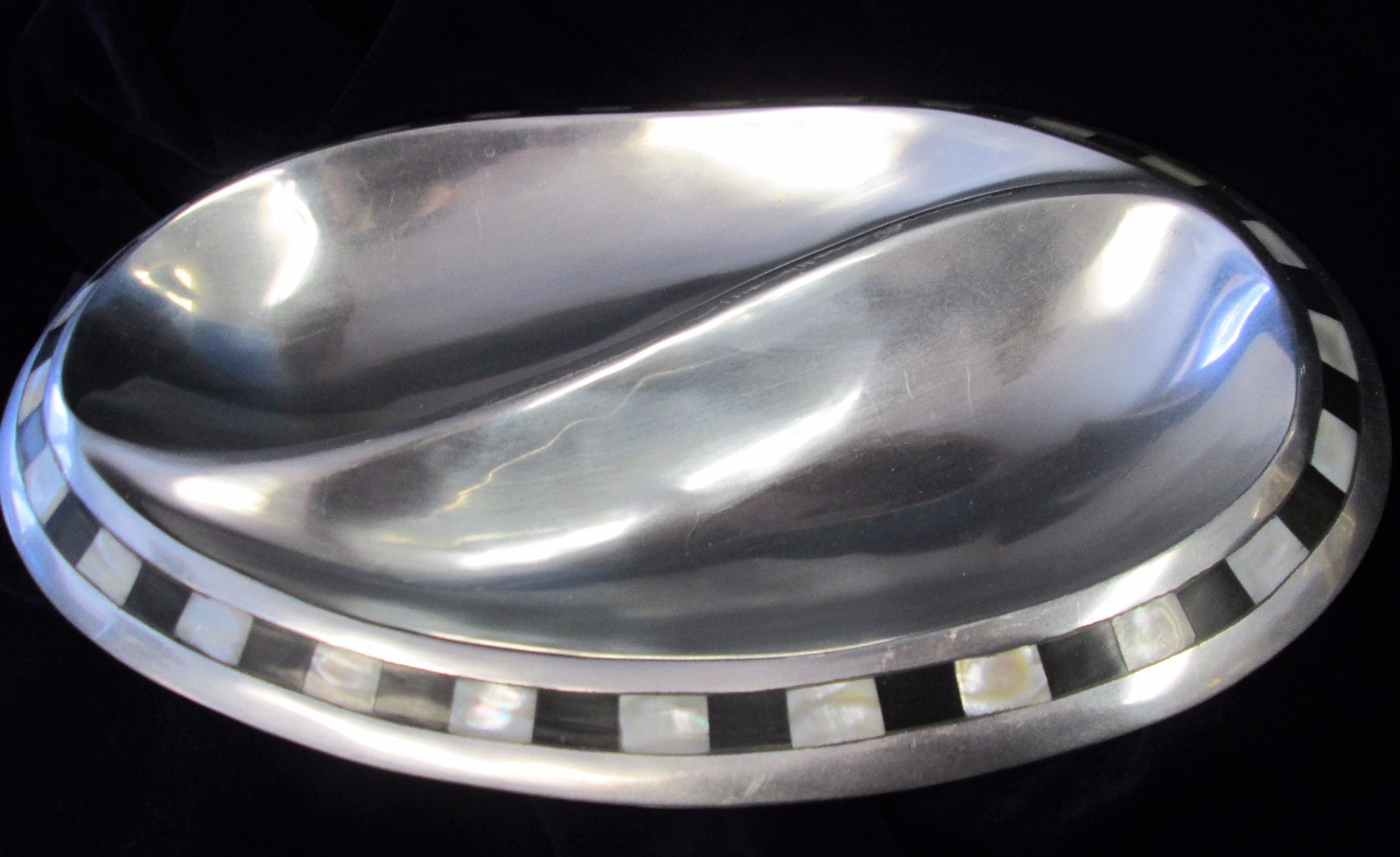 TOWLE Oval Divided Bowl Mother of Pearl & Onyx Inlay Aluminum Alloy Sleek