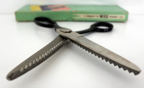 Vintage Wiss Model C Pinking Shears 9” with Black Handle Made In USA