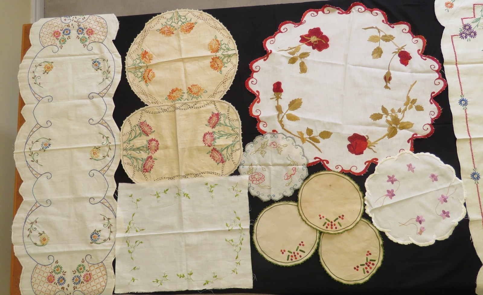 Antique Doilies Runners Lot Linen Lace Embroidered Crafts 18 pc Projects Crafts