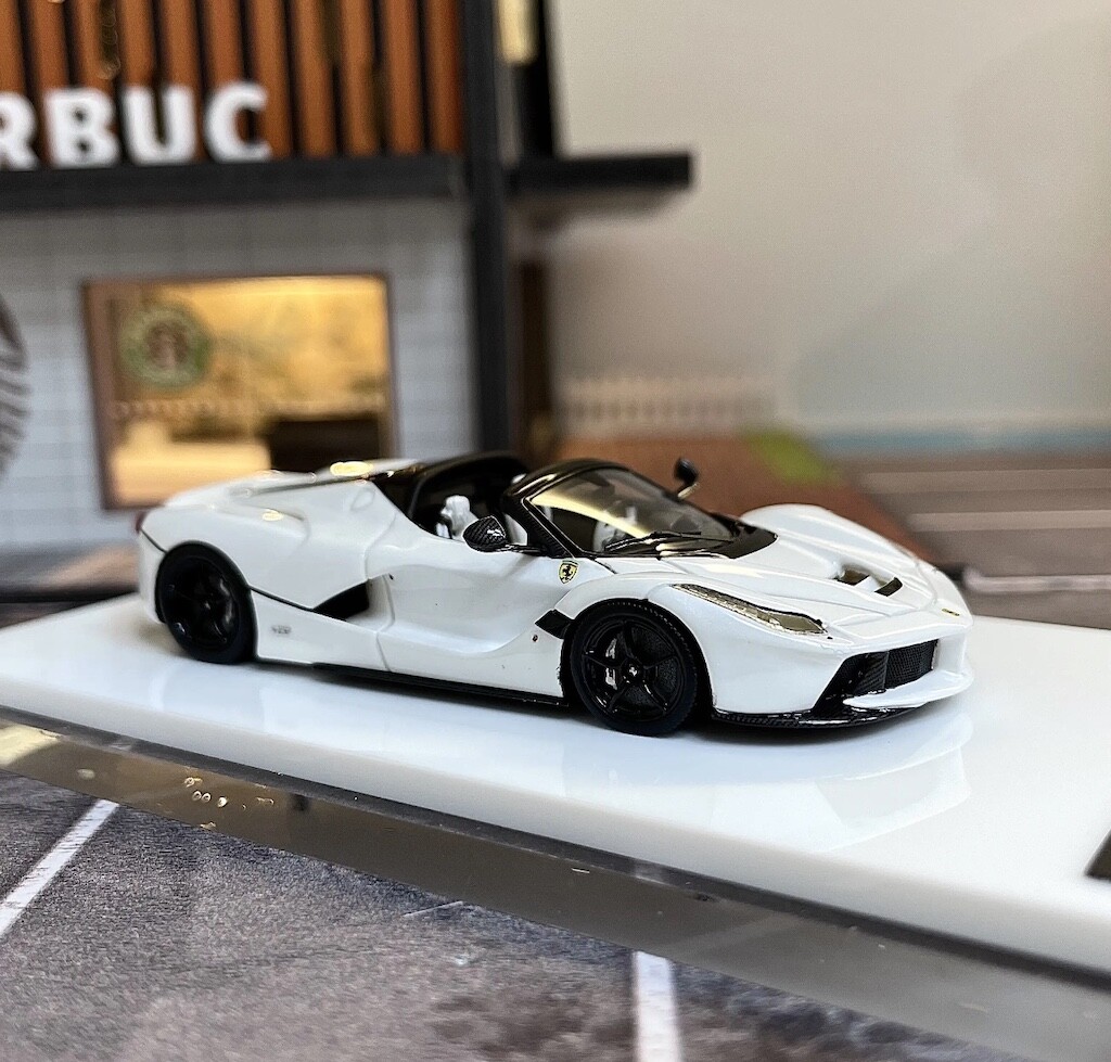 GB DMH 1:64 White Laferrari Aperta Convertible Sports Model