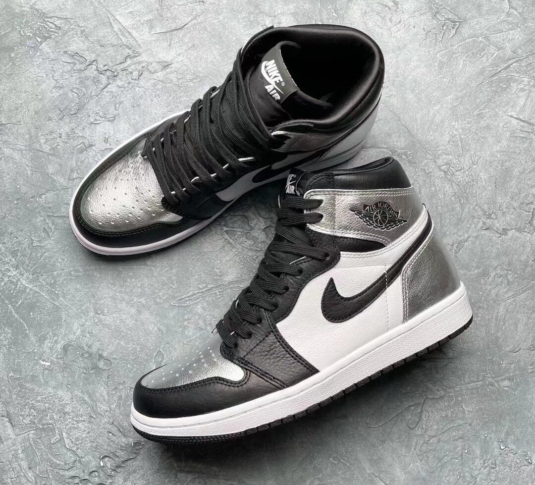 Pre-owned Jordan Air  1 High Og Wmns “silver Toe” Cd0461-001