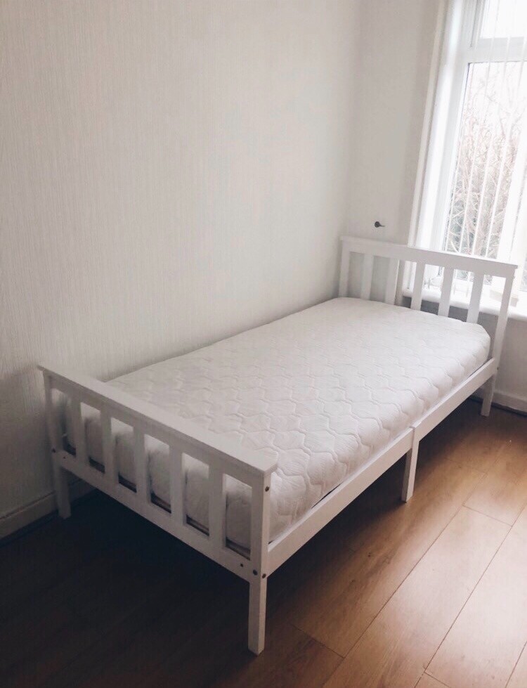 *BRAND NEW* WHITE SINGLE BED WITH DELUXE MEMORY FOAM MATTRESS in