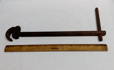 PIPE WRENCH W/SPRING ADJUSTABLE HEAD (?) ~ Sliding T-Handle No Markings