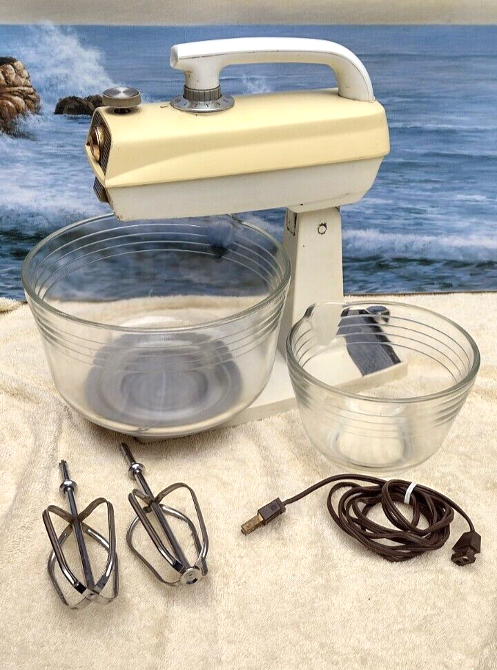 400.82570 W/ Bowls And Beaters - Rare