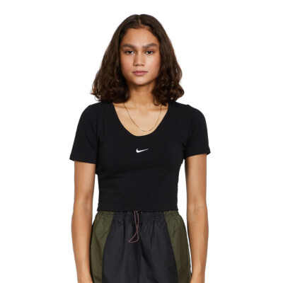 Женская футболка Nike Black Essential