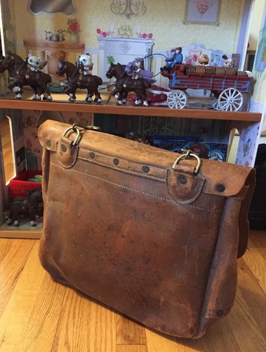 Vintage WWII US NAVY USPS Mail Postal Leather Messengers Bag.