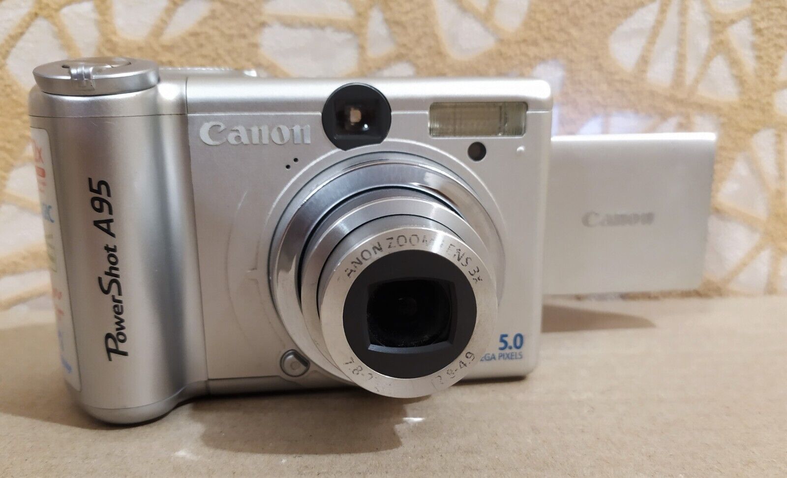 Canon PowerShot A95 5.0MP Digital Compact Camera Silver AiAF Canon PowerShot A95 5.0MP Digital Compact Camera Silver AiAF