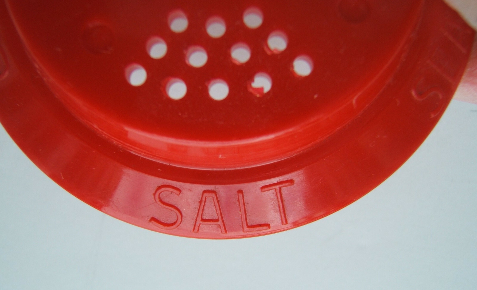 Vintage Kelvinator Salt, Pepper, Seasoning Shaker ~3 compartment Red Plastic USA