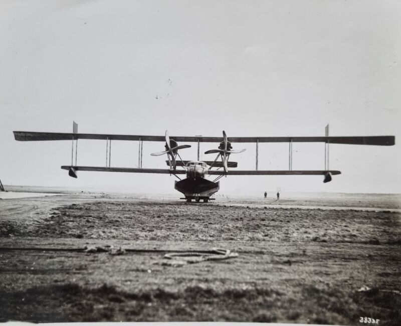 LARGE ORIGINAL WW1 PHOTO FELIXSTOWE F2A FLYING BOAT 1918 20x16cm