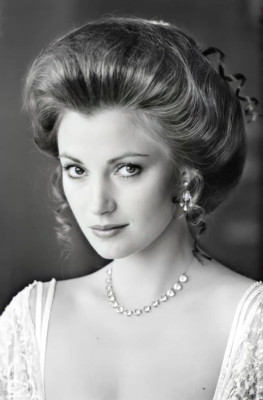 Jane Seymour Glamour Studio Photo Framing Print 8 x 10 Reproduction