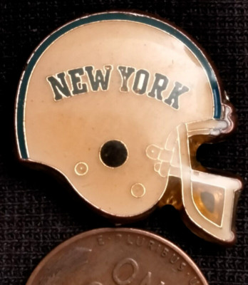 NEW YORK FOOTBALL HELLMET VINTAGE PIN