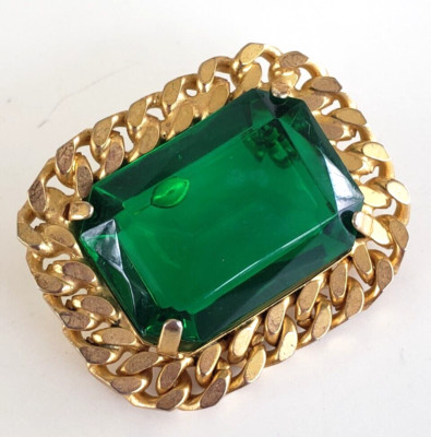 Vtg Emerald Green Acrylic Stone Gold Tone Bold Pin 1-3/8'' Curb Link Chain Frame