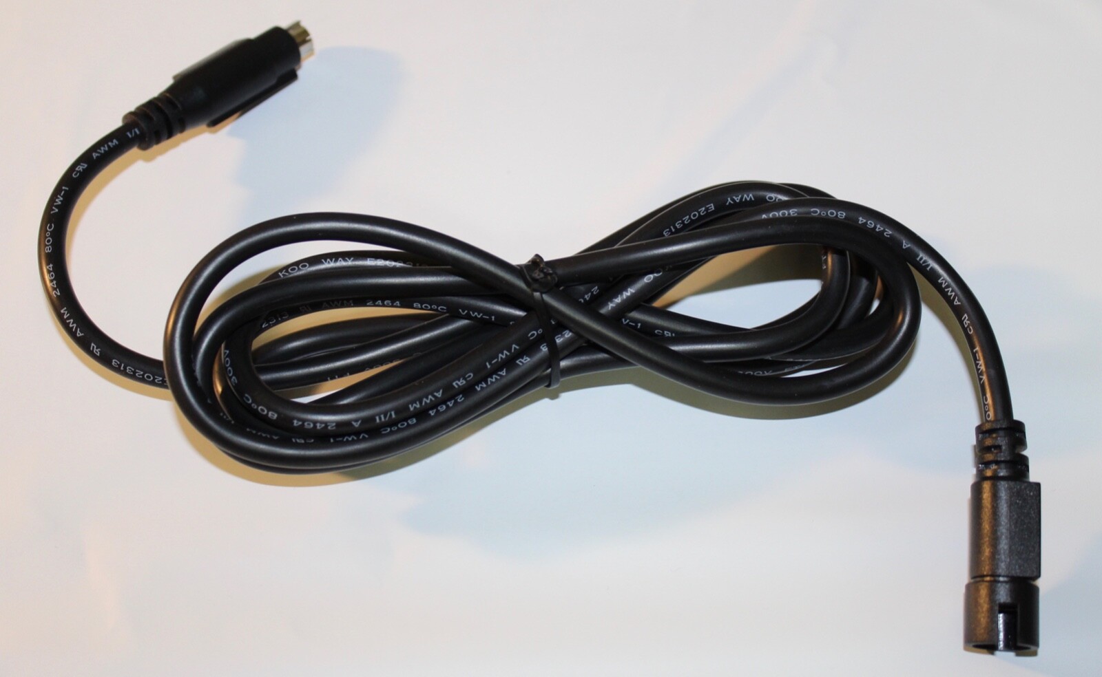 Qoo　0913 KOO WAY E202313 AWM 2464 80C VM-1 300V FT1, BLACK CONNECTOR