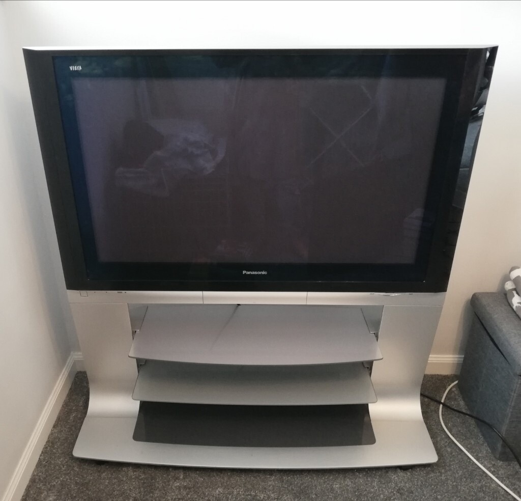 42 inch Panasonic TV with builtin stand in Elderslie, Renfrewshire