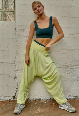 

Брюки-шаровары Free People Movement с напуском Windy Meadow вязаные без застежки салатового цвета  НОВИНКА, Lime