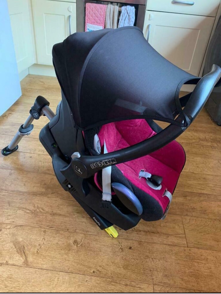Maxi Cosi car seat with isofix base in Southside, Glasgow Gumtree