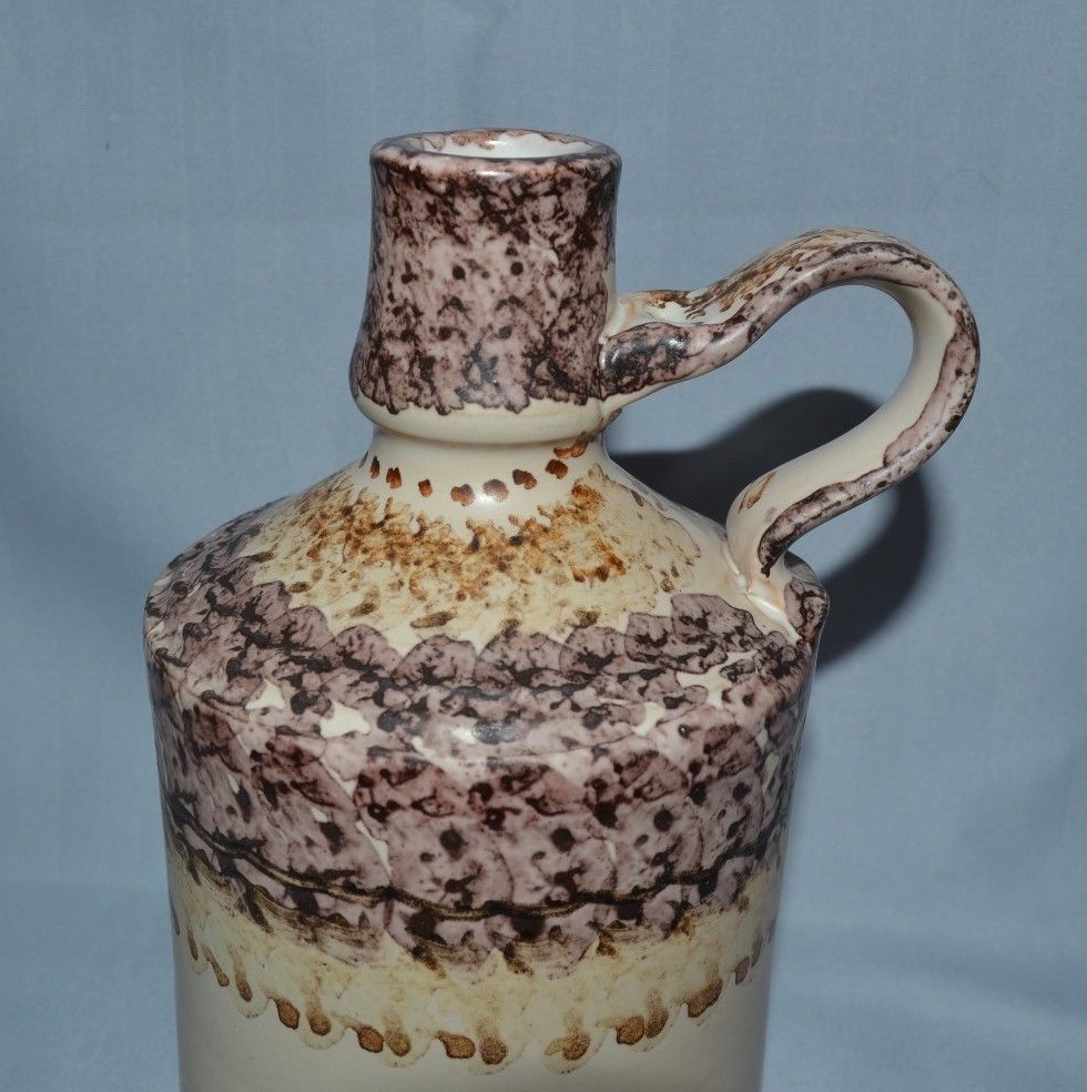 VINTAGE BEAUTIFUL POTTERY JUG WITH HANDLE -  COLORS OF BEIGE & BROWNS 7 1/2 TALL