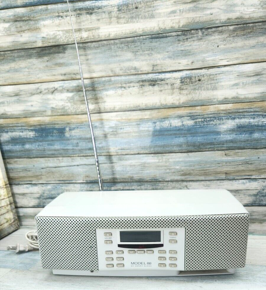 Cambridge Soundworks MODEL 88 by HENRY KLOSS FM/AM Radio