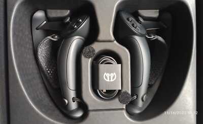 Valve Index VR Controllers -Brand New - Ships Worldwide